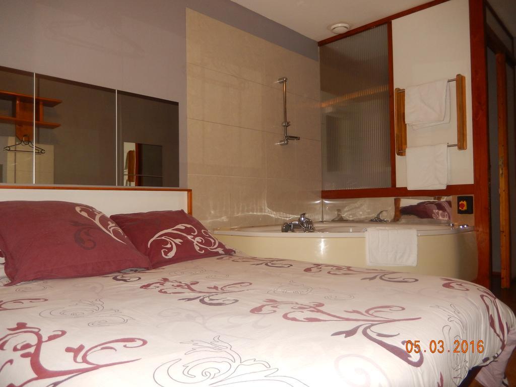 Hotel Eco Logis Espace Bellevue Séméac المظهر الخارجي الصورة